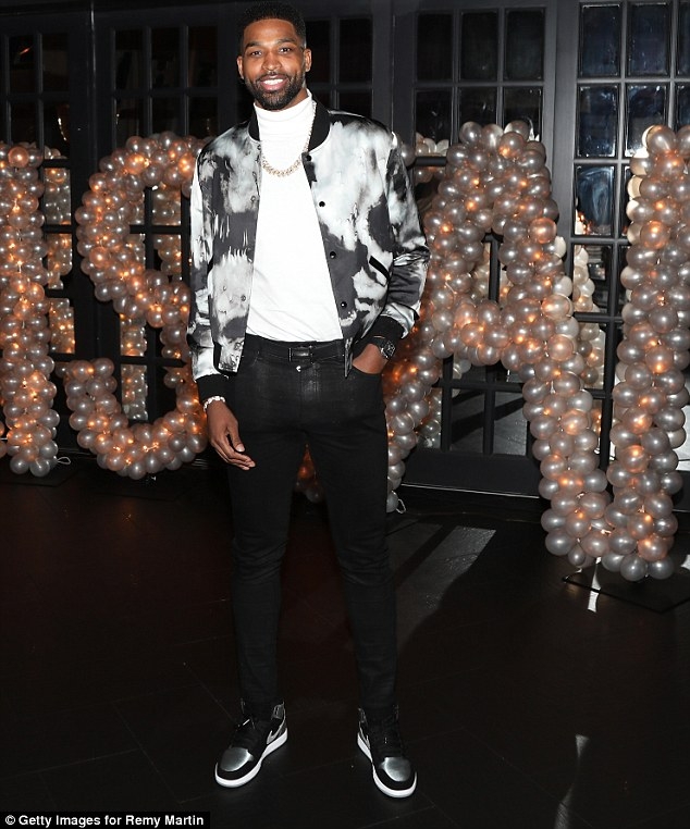 骑士大将携孕妻科勒举行派对