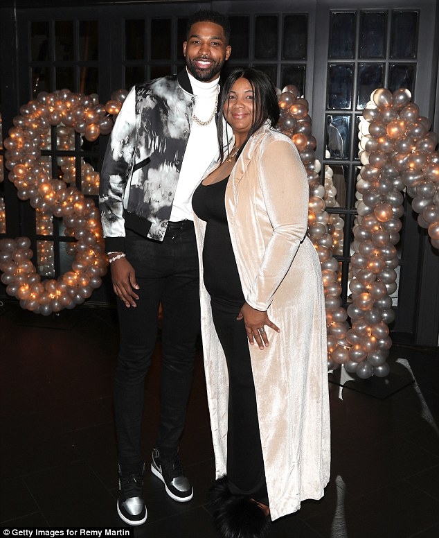 骑士大将携孕妻科勒举行派对