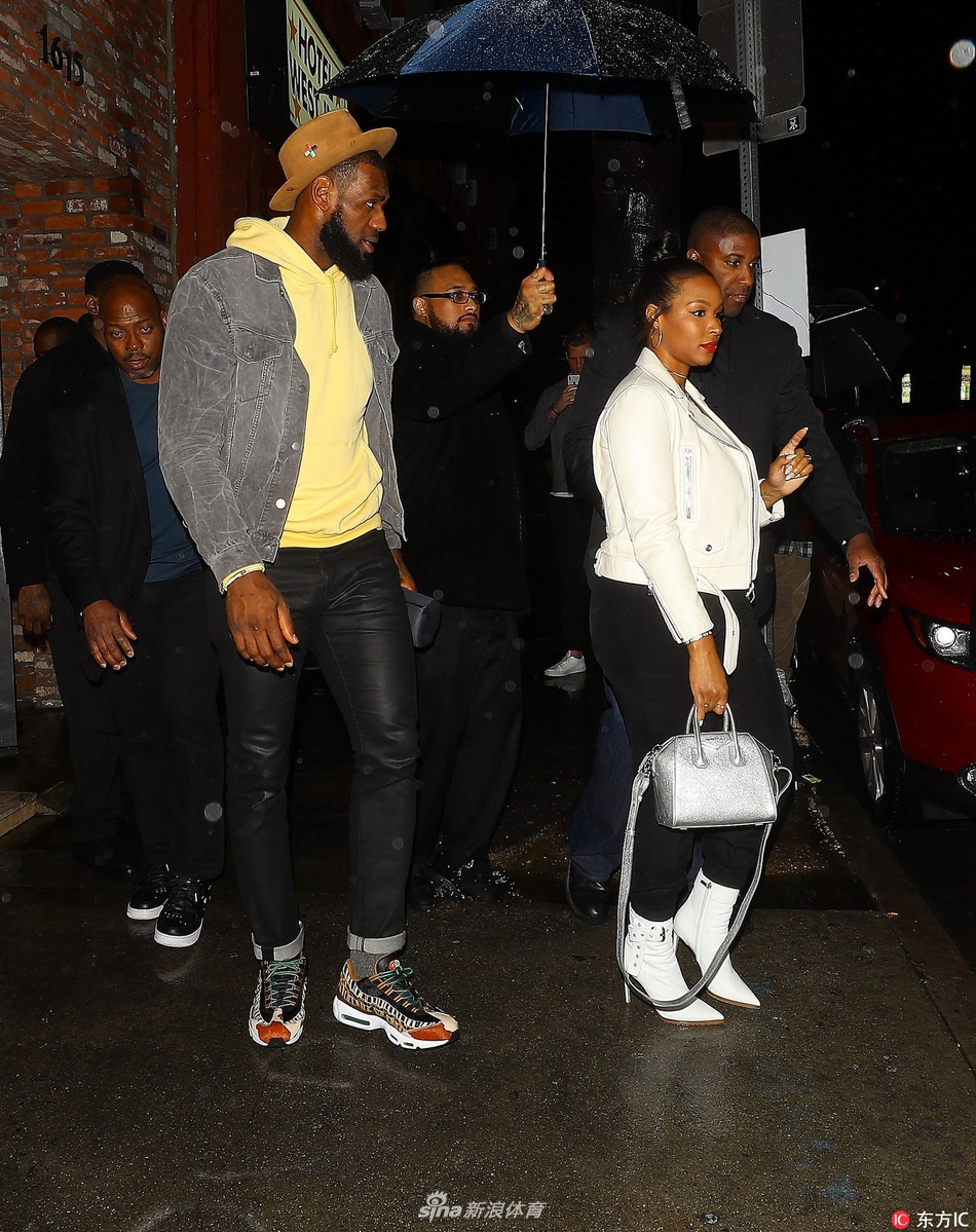 骑士大将携孕妻科勒举行派对