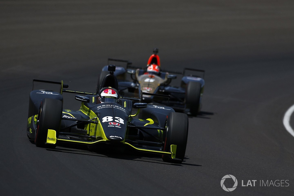 39 当地时间5月28日,2017年indy500大赛在美国印第安纳波利斯赛道