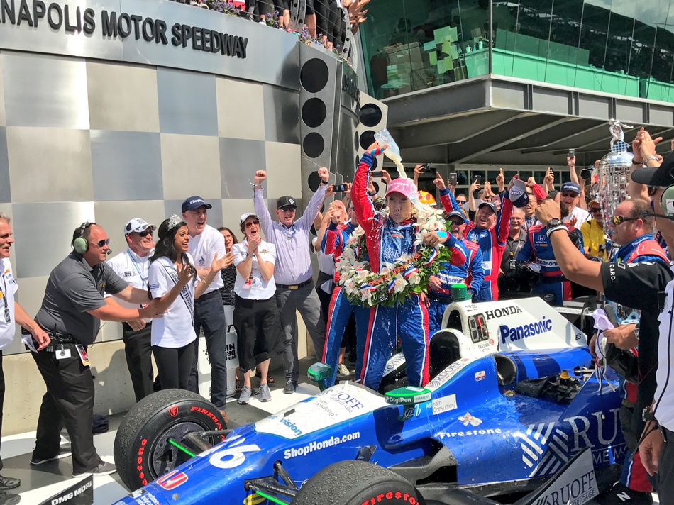 当地时间5月28日,2017年indy500大赛在美国印第安纳波利斯赛道落幕.