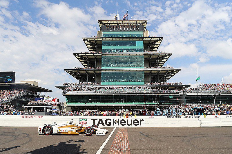 当地时间5月28日,2017年indy500大赛在美国印第安纳波利斯赛道落幕.