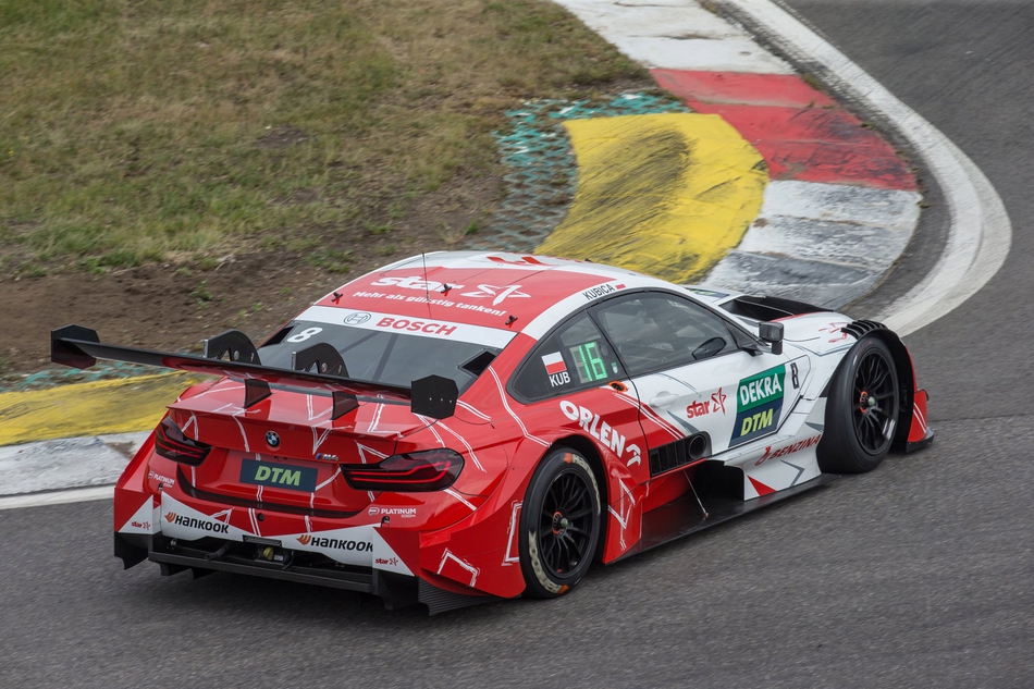 图集-库比卡测试dtm宝马m4赛车