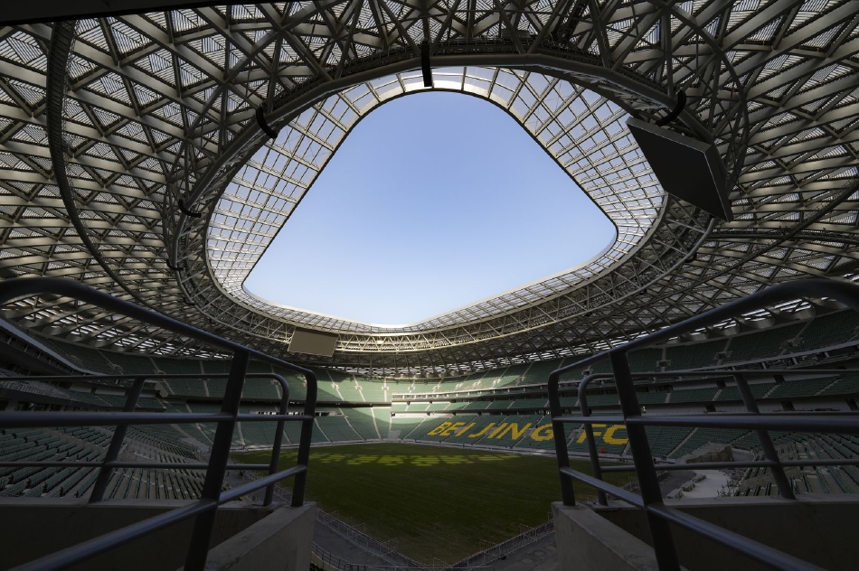 北京首座国际标准专业足球场“新工体”落成