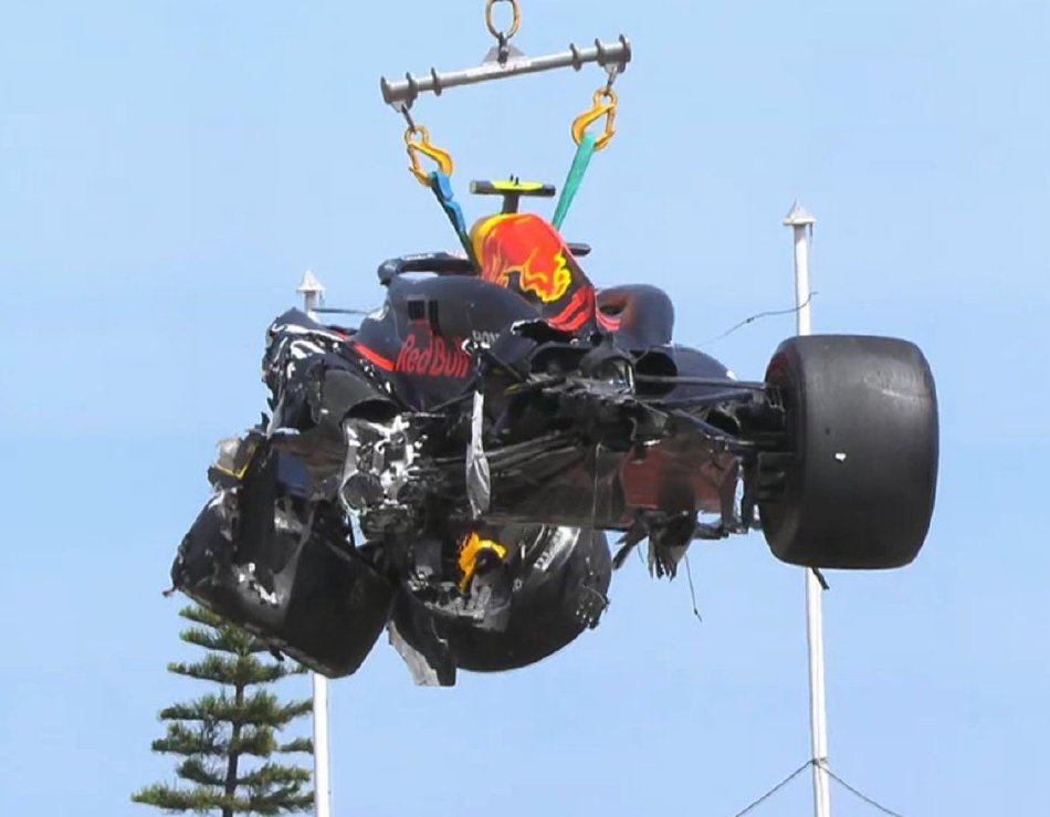 科技快报-""-三大航上半年预亏超42亿：南航亏损加大，，，，，东航减亏近五成