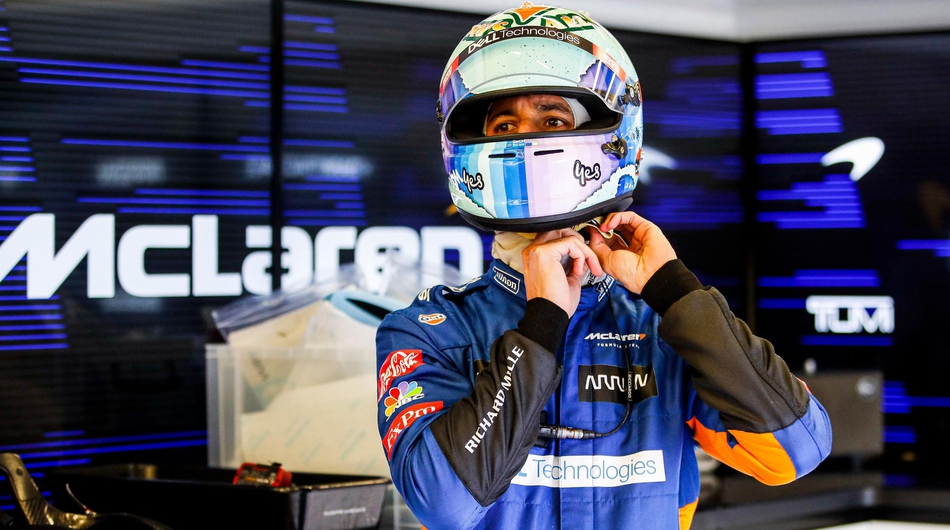 图集里卡多首次测试迈凯伦f1赛车