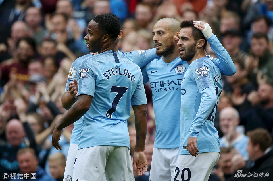 席尔瓦庆祝进球