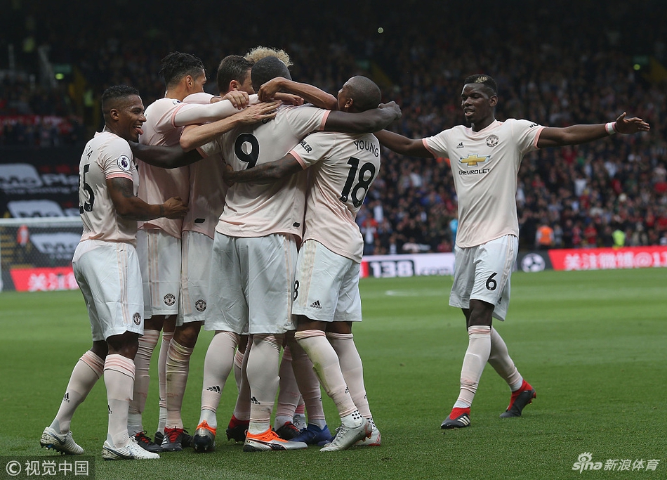 曼联全队庆祝
