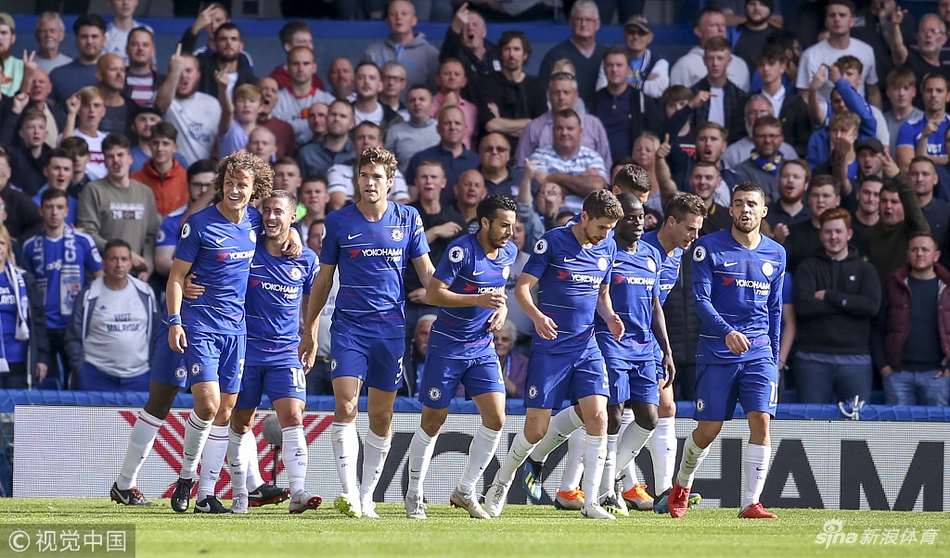 切尔西全队庆祝