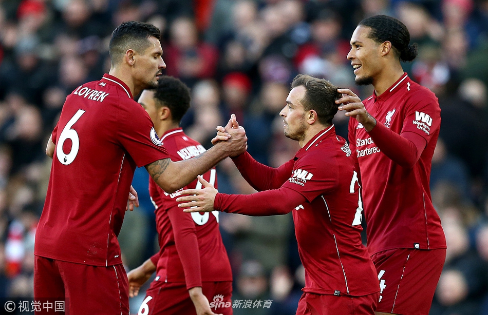 沙奇里与队友庆祝