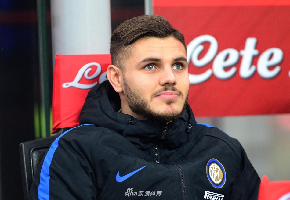 伊卡尔迪坐在替补席上