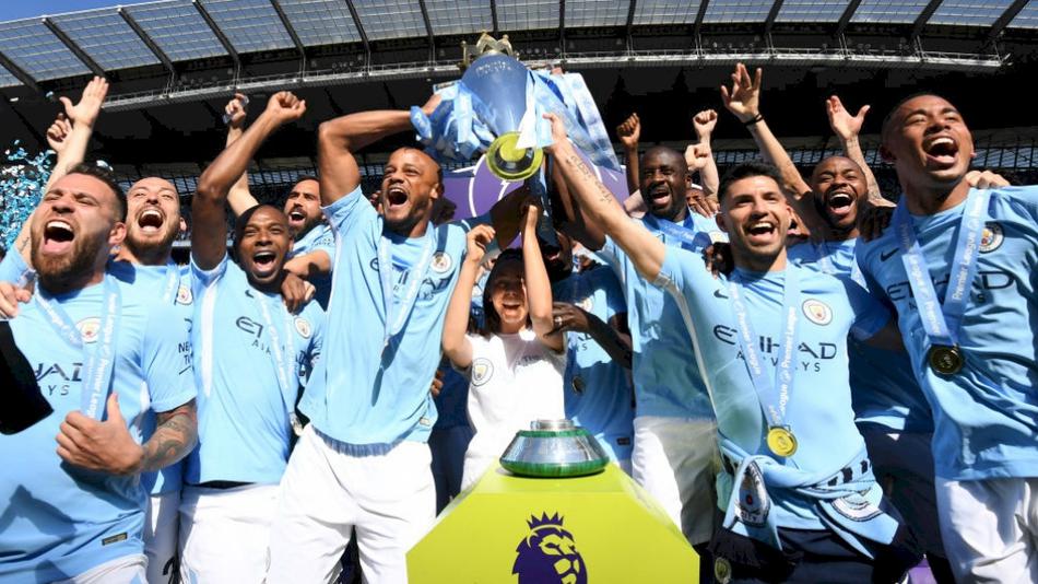 孔帕尼加盟曼城十年纪念