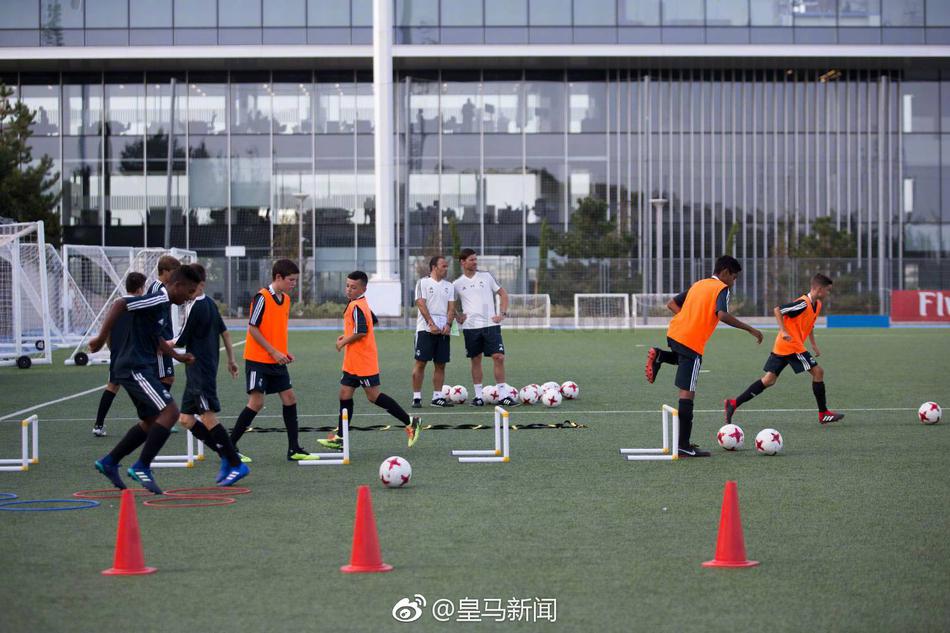 阿隆索回归皇马执教U14