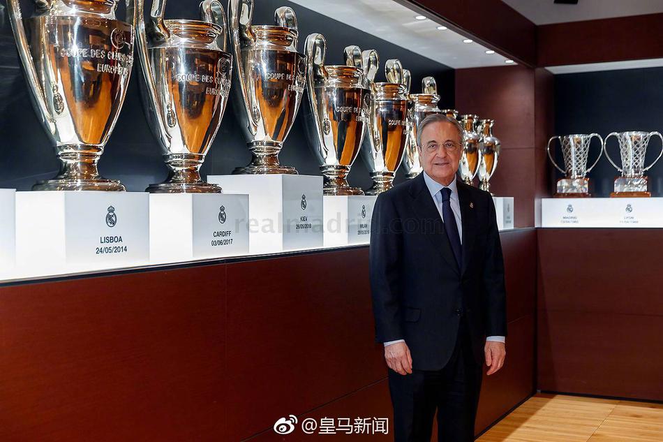 老佛爷获皇马传奇球员协会徽章