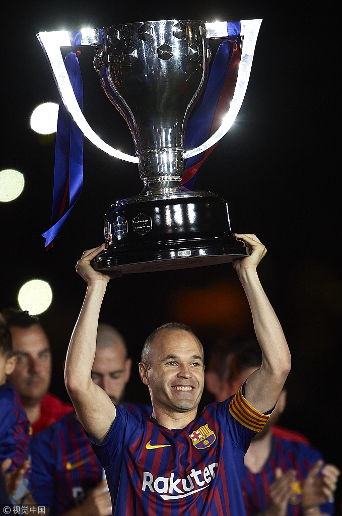 巴萨告别战伊涅斯塔深情泪别