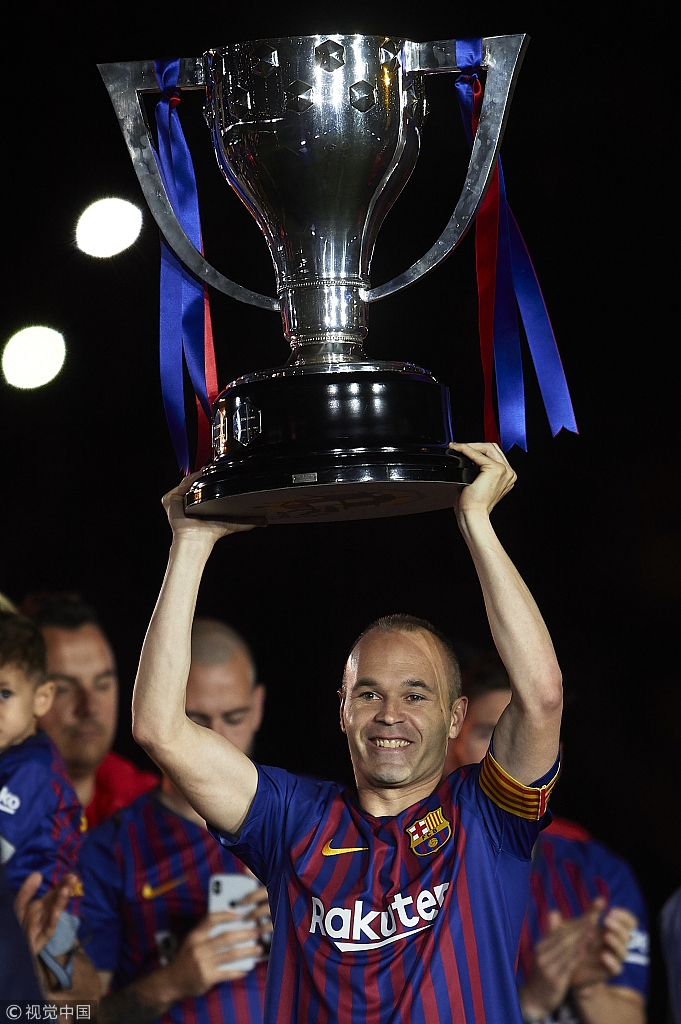 巴萨告别战伊涅斯塔深情泪别