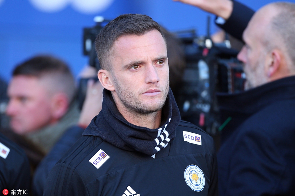 瓦尔迪等莱斯特球员悼念老板