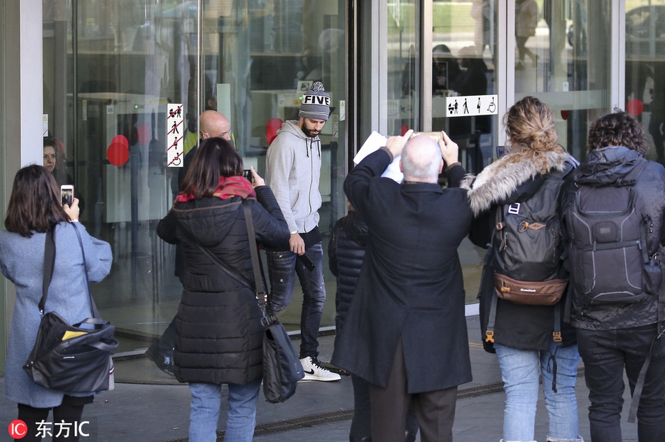 皮克现身法庭 遭罚款4.8万欧元