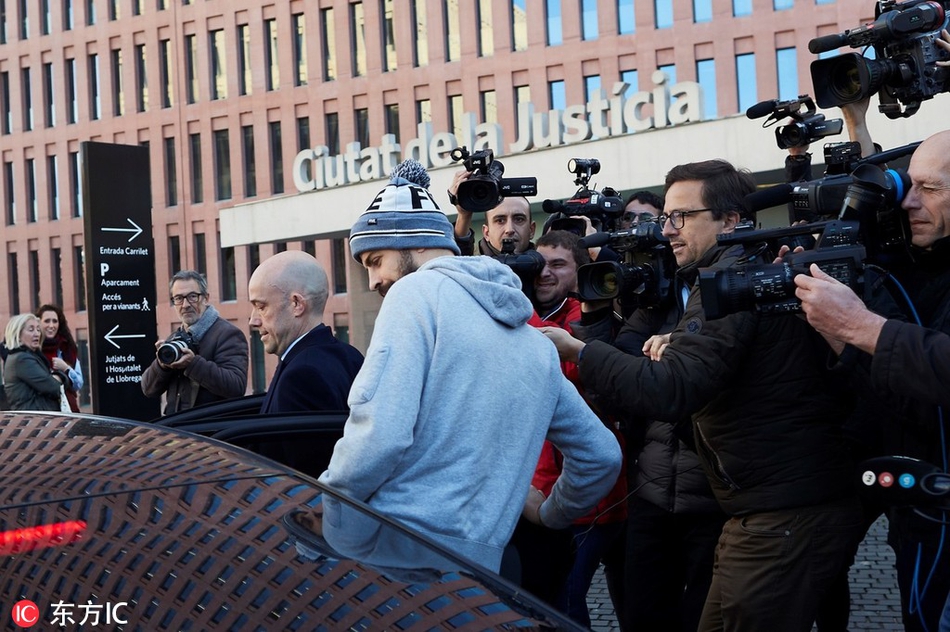 皮克现身法庭 遭罚款4.8万欧元