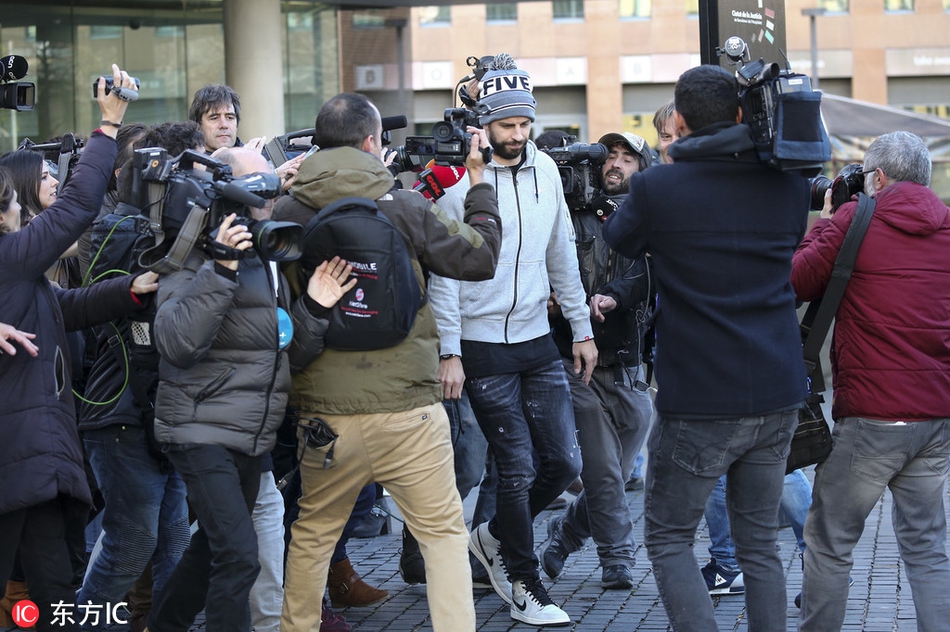 皮克现身法庭 遭罚款4.8万欧元