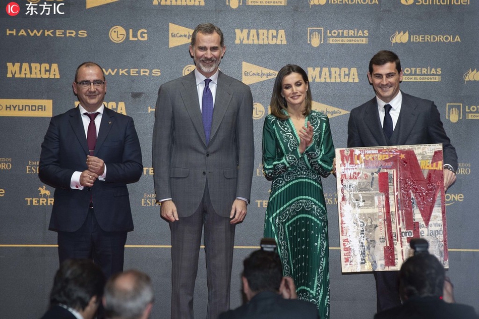 马卡报80周年庆 卡西现身祝贺