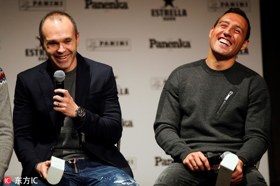 伊涅斯塔卡索拉出席颁奖礼