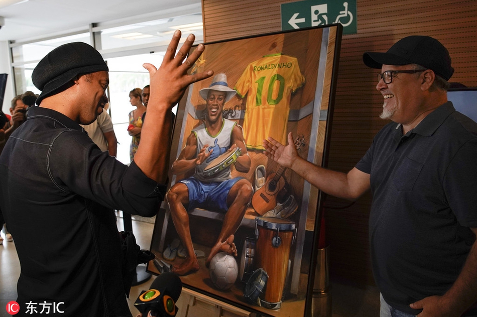 小罗真身亮相小罗主题画展