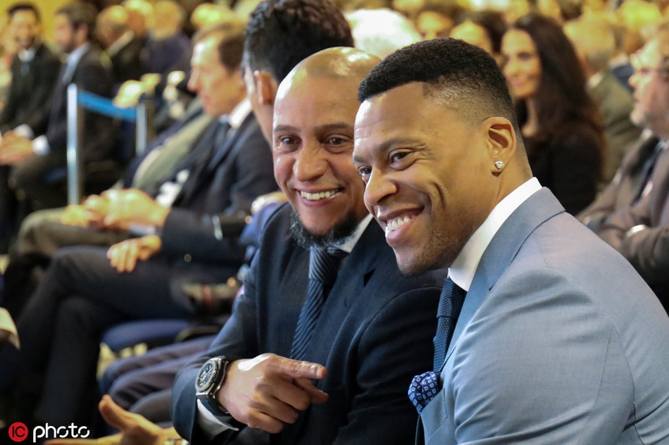 皇马切尔西传奇出席发布会