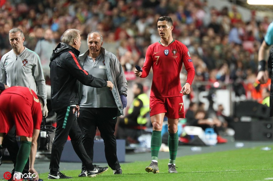 C罗国家队伤退全程跟踪