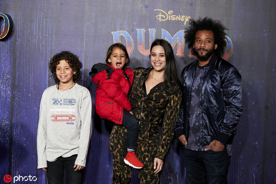 马塞洛一家出席活动 萌娃抢镜