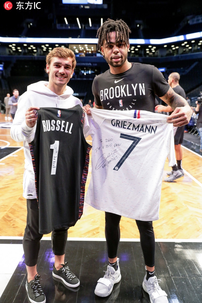 格列兹曼看NBA秀篮球技艺