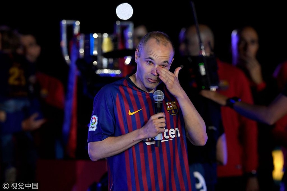 巴萨告别战伊涅斯塔深情泪别