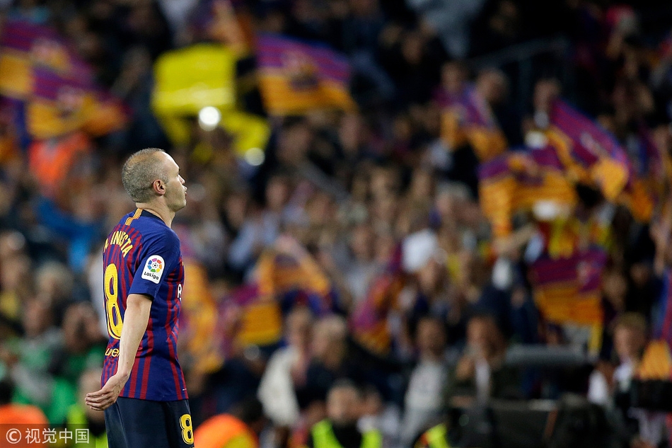 巴萨告别战伊涅斯塔深情泪别