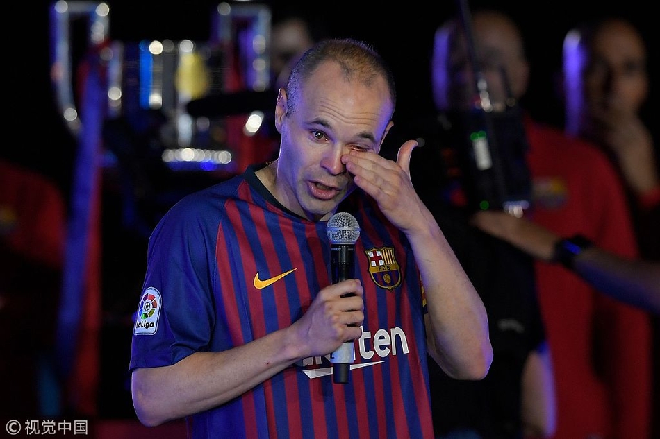 巴萨告别战伊涅斯塔深情泪别