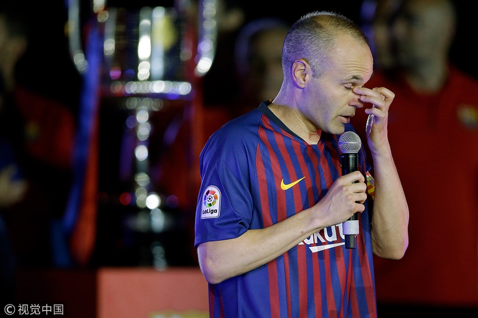 巴萨告别战伊涅斯塔深情泪别