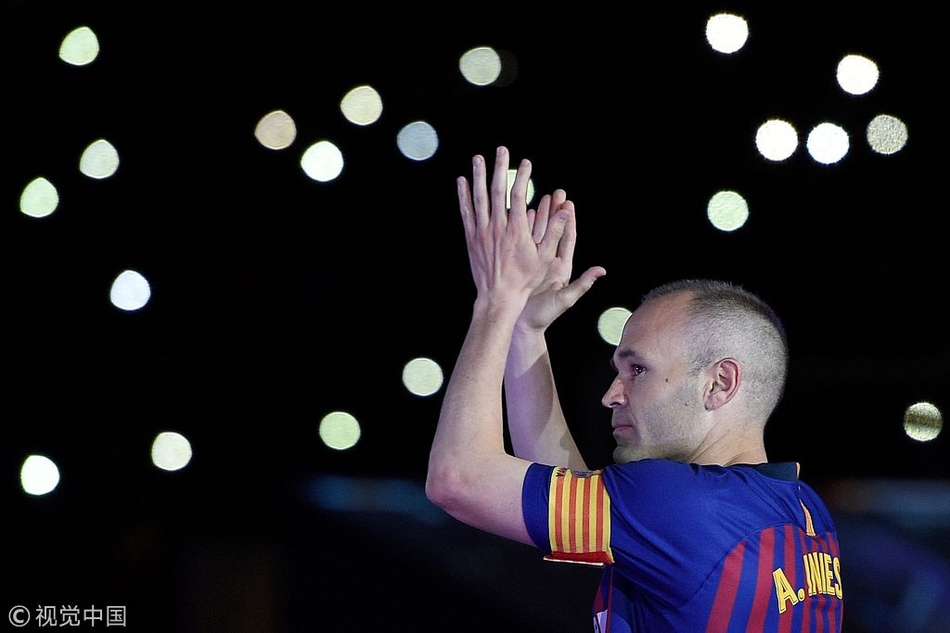 巴萨告别战伊涅斯塔深情泪别
