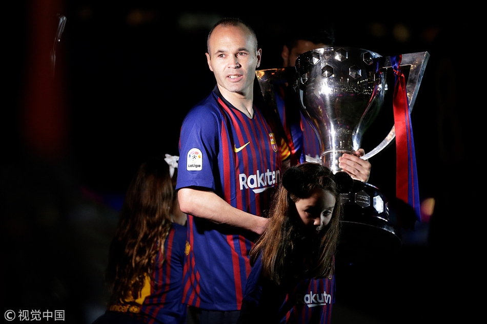 巴萨告别战伊涅斯塔深情泪别