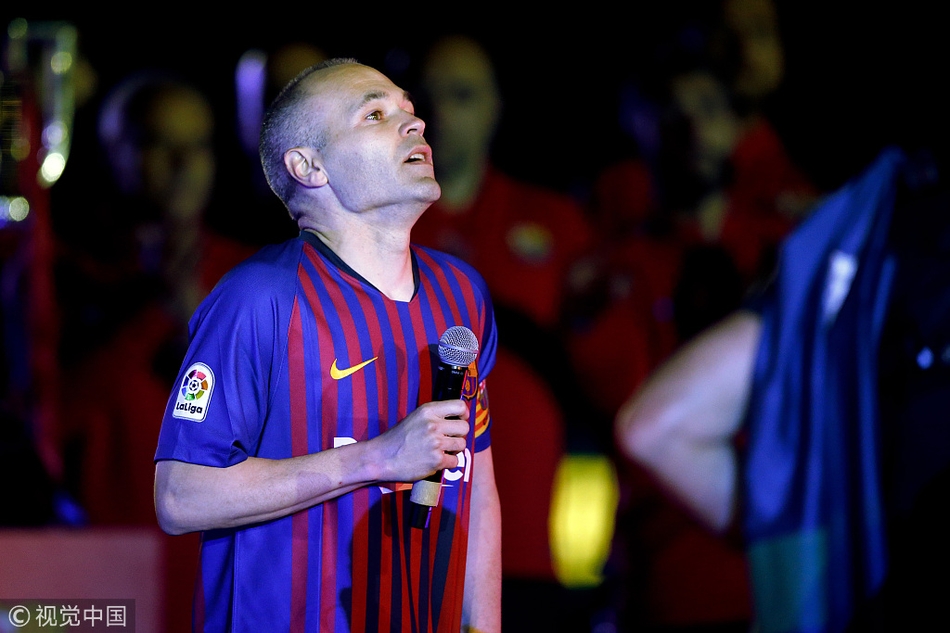 巴萨告别战伊涅斯塔深情泪别