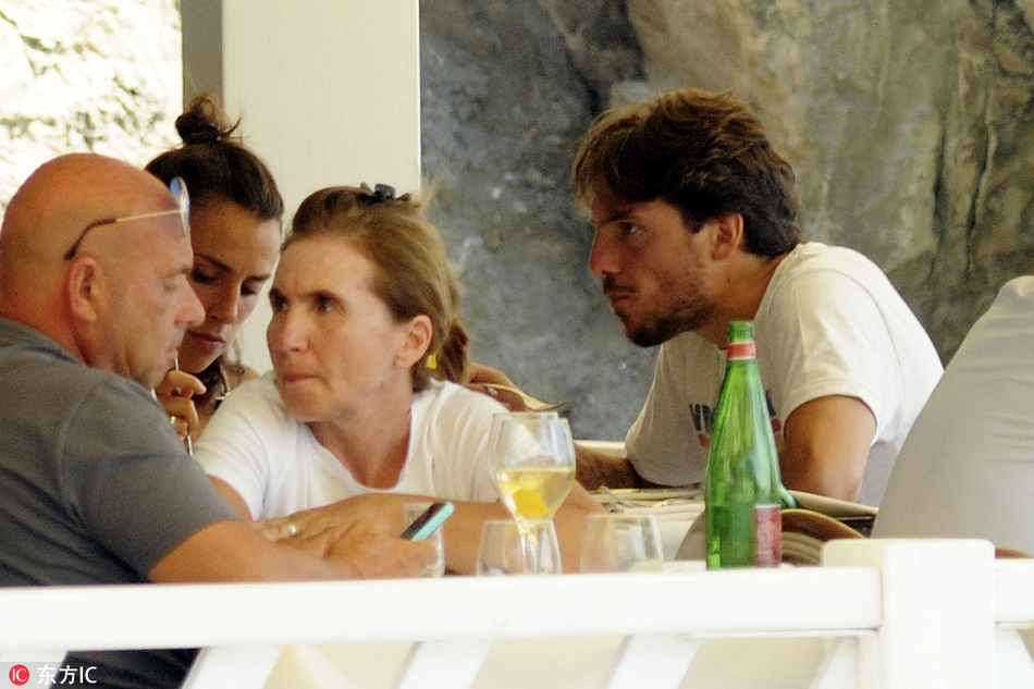 那不勒斯大将维尔迪与女友度假