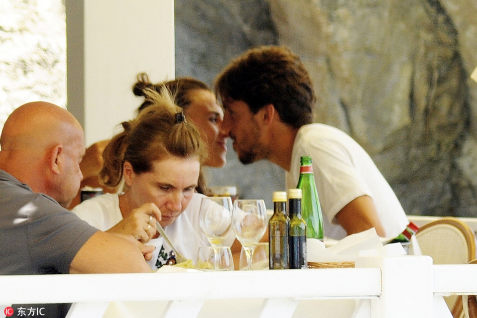 那不勒斯大将维尔迪与女友度假