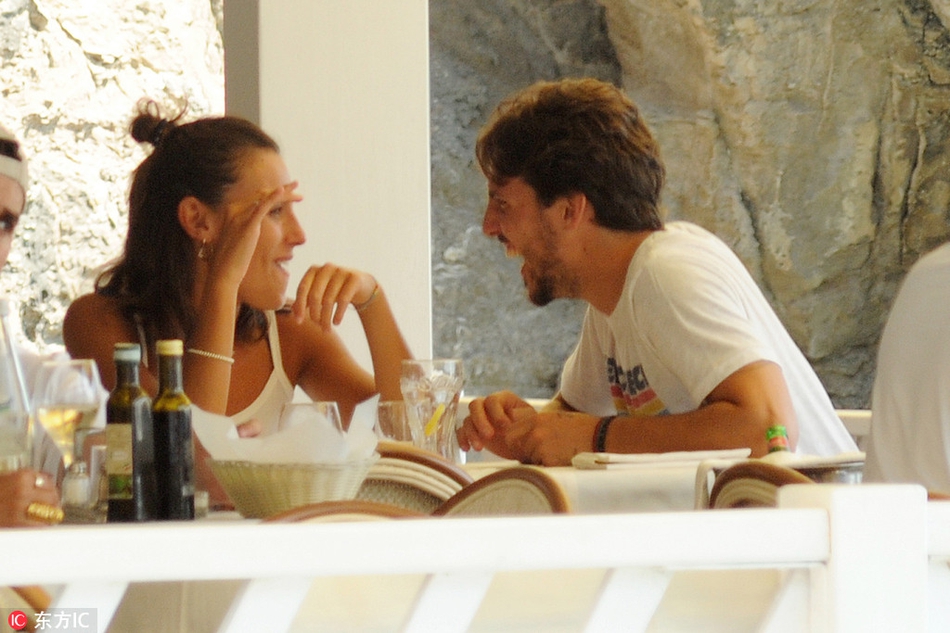 那不勒斯大将维尔迪与女友度假