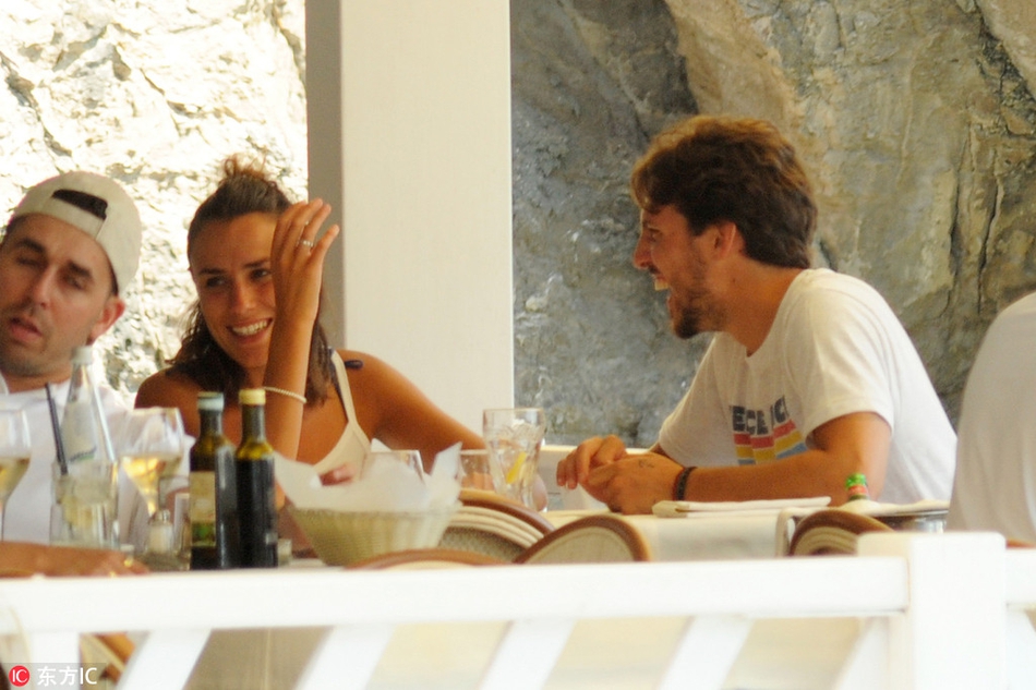 那不勒斯大将维尔迪与女友度假