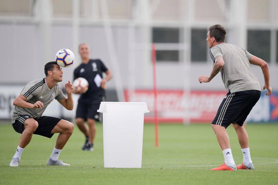 尤文训练 C罗最抢镜