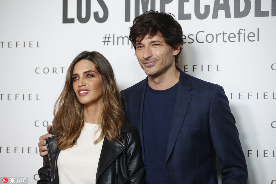 [花边社]卡西娇妻撩发真动人