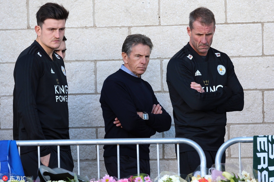 瓦尔迪等莱斯特球员悼念老板