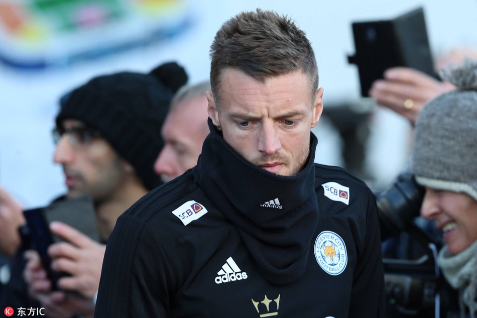 瓦尔迪等莱斯特球员悼念老板