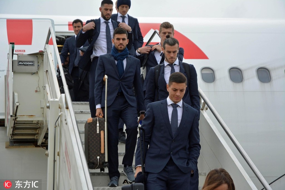 帅啊!皇马飞抵罗马 拉莫斯抢镜