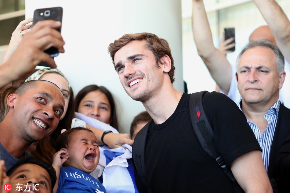 格列兹曼赴乌拉圭参加戈丁婚礼