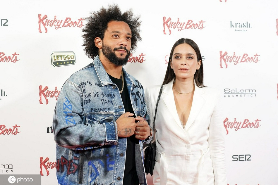 马塞洛携妻子亮相红毯