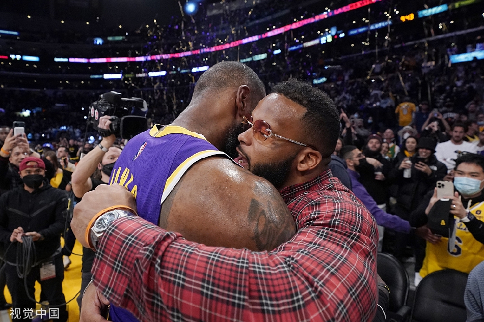 [NBA]湖人107-101险胜爵士 詹姆斯33分